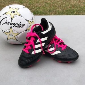 Soccer shoes